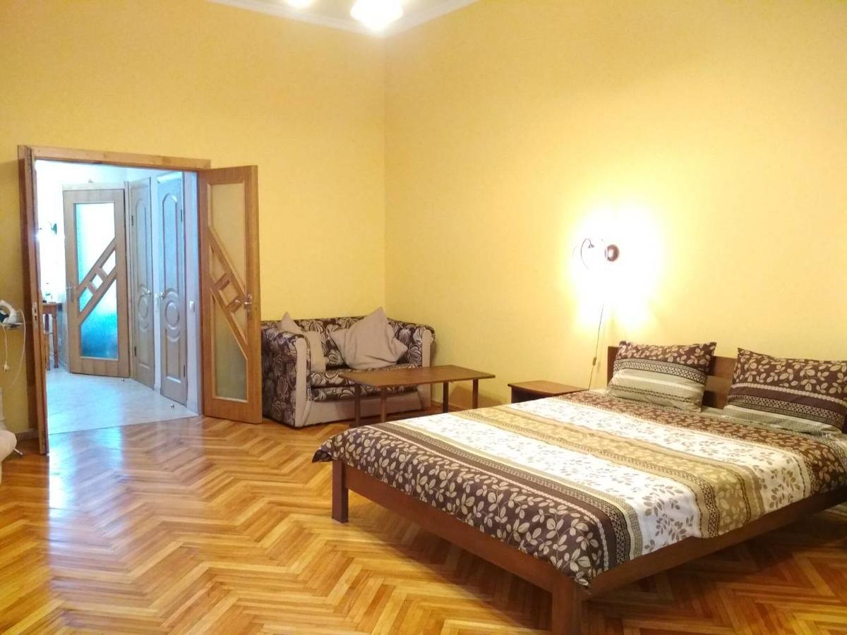 Apartment On Virmens'Ka Street Лвив Екстериор снимка